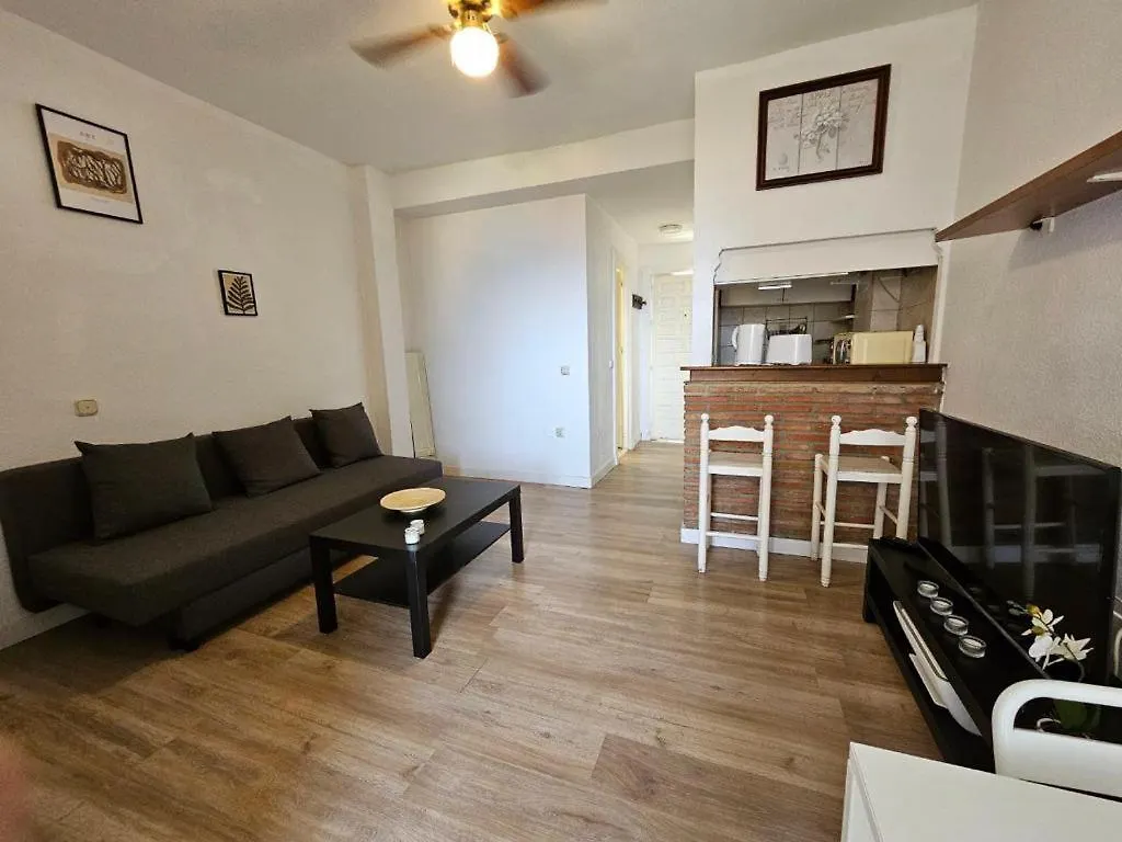 公寓式酒店 贝纳尔马德纳Fantastico Estudio En Benalbeach Con Vistas Al Mar公寓式酒店 西班牙